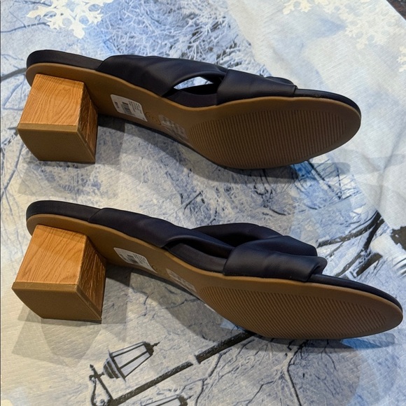NWT!! Size 9W Lane Bryant Navy Satin Mules - Picture 8 of 13